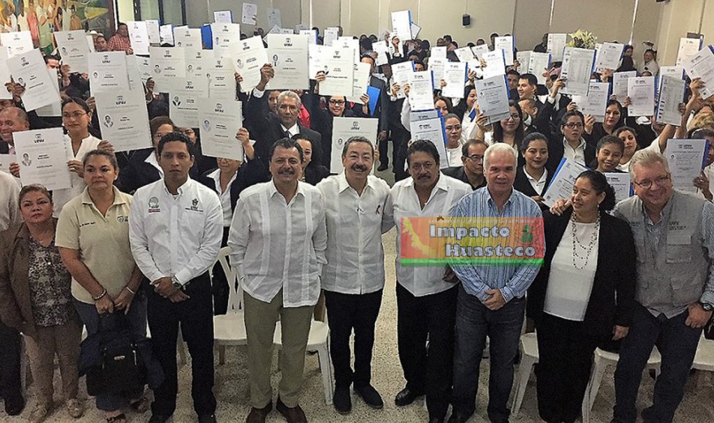 UPAV cumple demanda de comunidad universitaria al entregar documentos oficiales en Coatzacoalcos