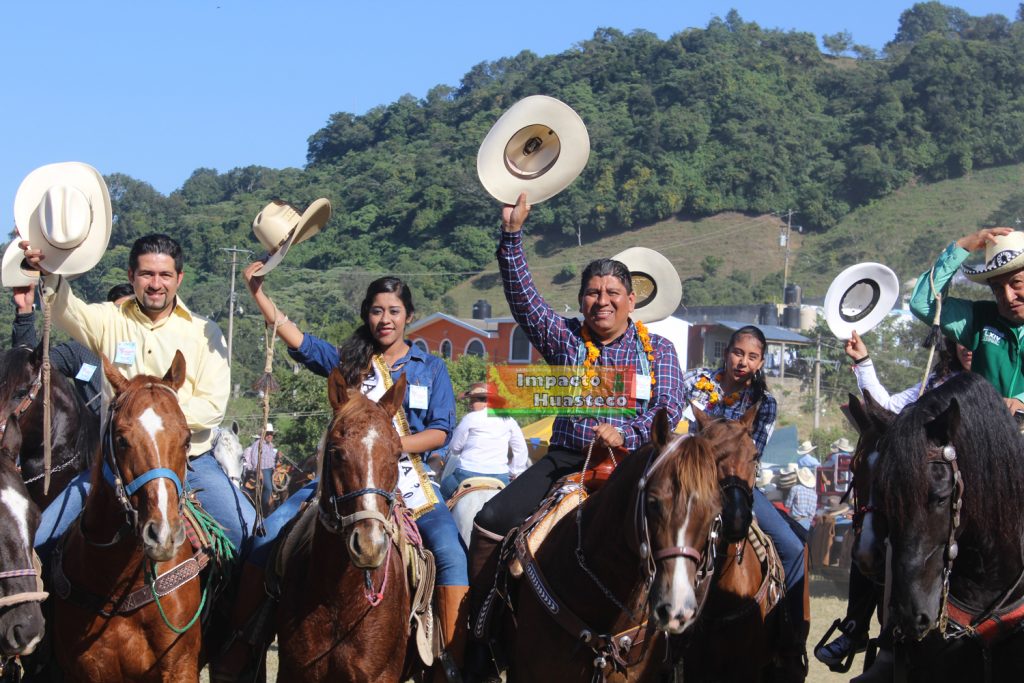 Con una gran cabalgata celebran feria cultural en honor a Santa Catarina en Chicontepec