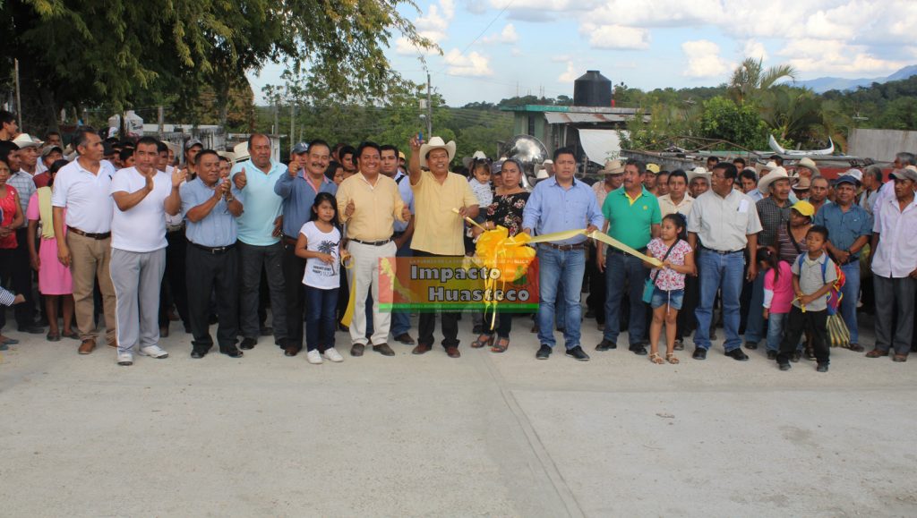 Regia inauguración de importante arteria realiza alcalde de Ixcatepec 