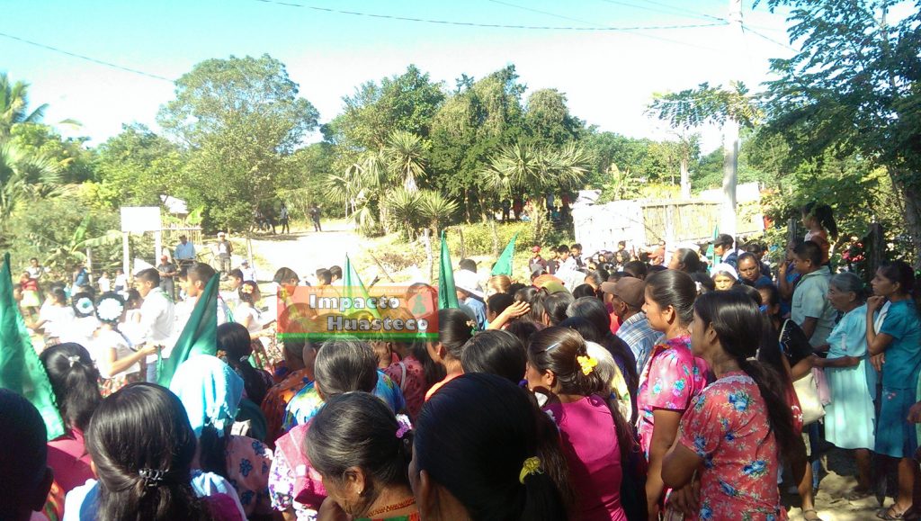 Arranca antorcha pavimentación de camino en Tantoyuca