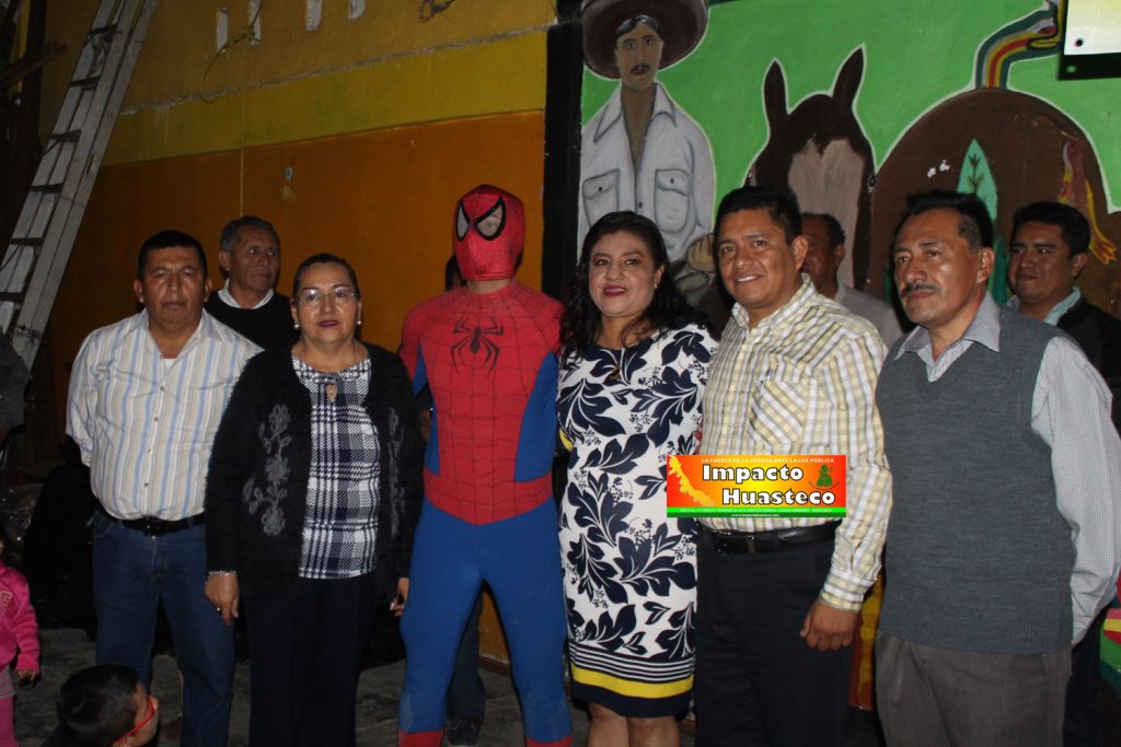 Festeja DIF Municipal día de reyes a los niños en Ixcatepec