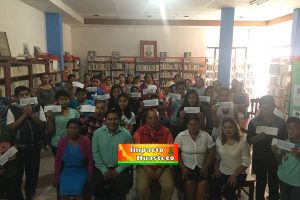 Ayuntamiento de Chicontepec entrega becas de excelencia