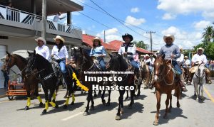 Participa alcalde de Chicontepec en cabalgata de San Nicolás Tolentino, en Chalma