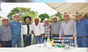 Participa alcalde de Chicontepec en cabalgata de San Nicolás Tolentino, en Chalma