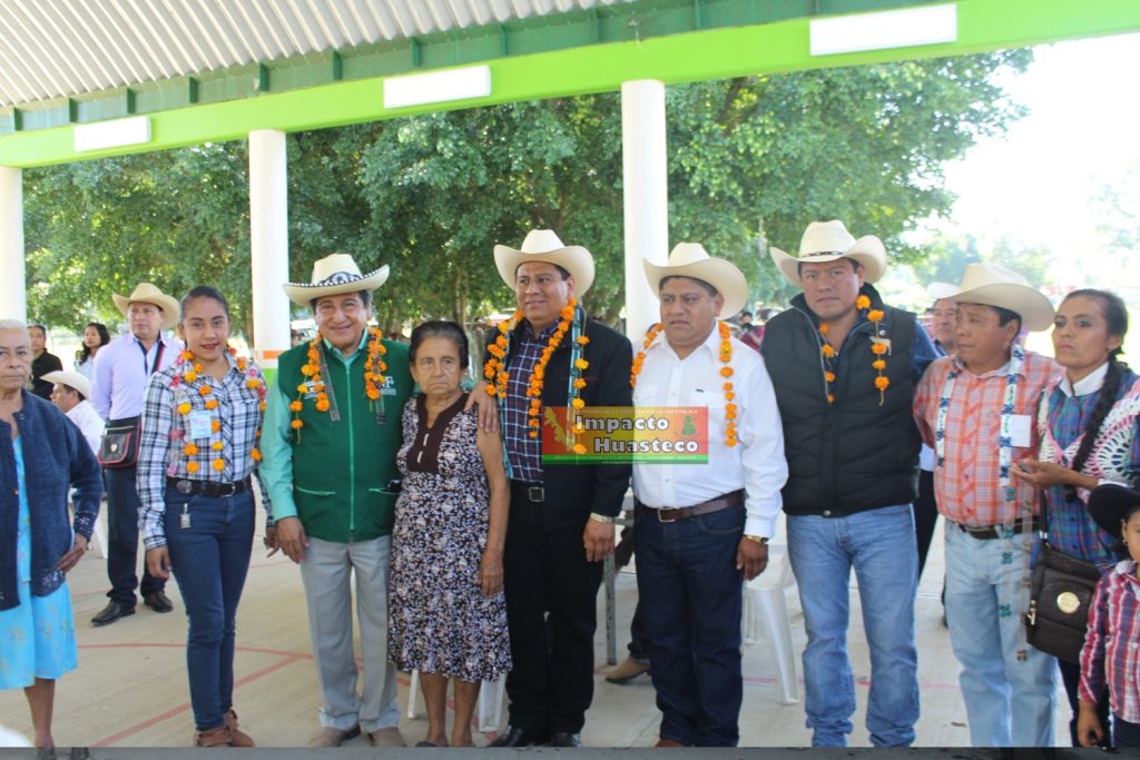 Con una gran cabalgata celebran feria cultural en honor a Santa Catarina en Chicontepec