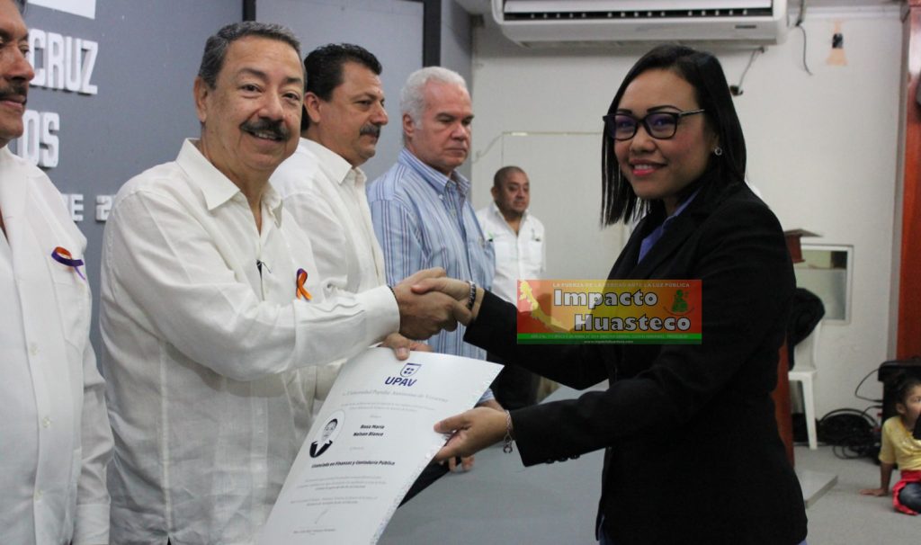UPAV cumple demanda de comunidad universitaria al entregar documentos oficiales en Coatzacoalcos