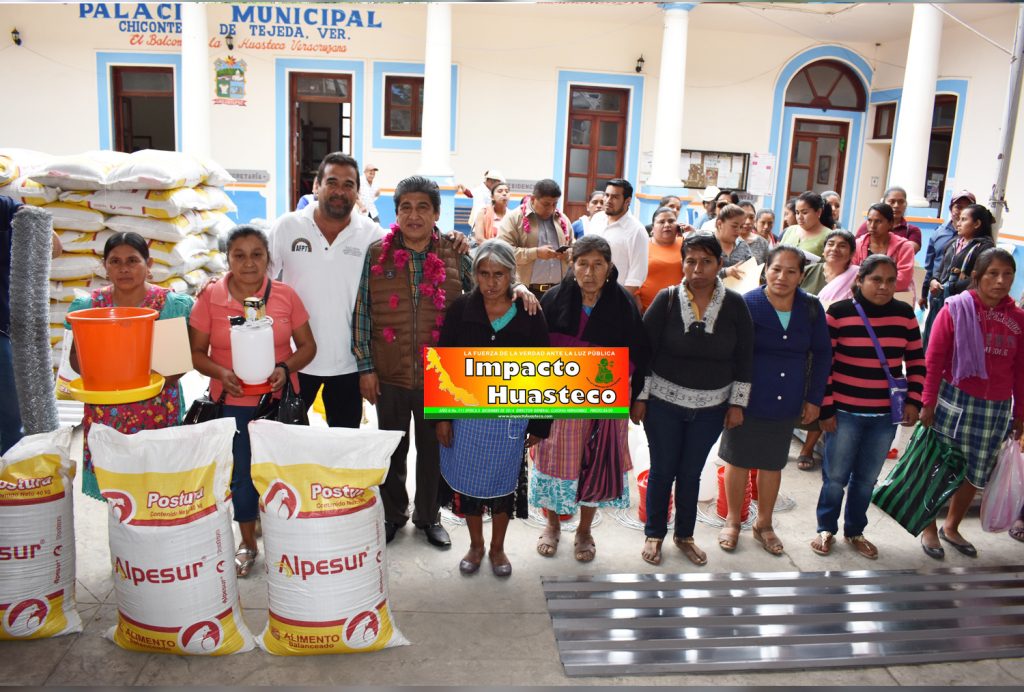 Diputado local entrega 84 proyectos productivos en Chicontepec