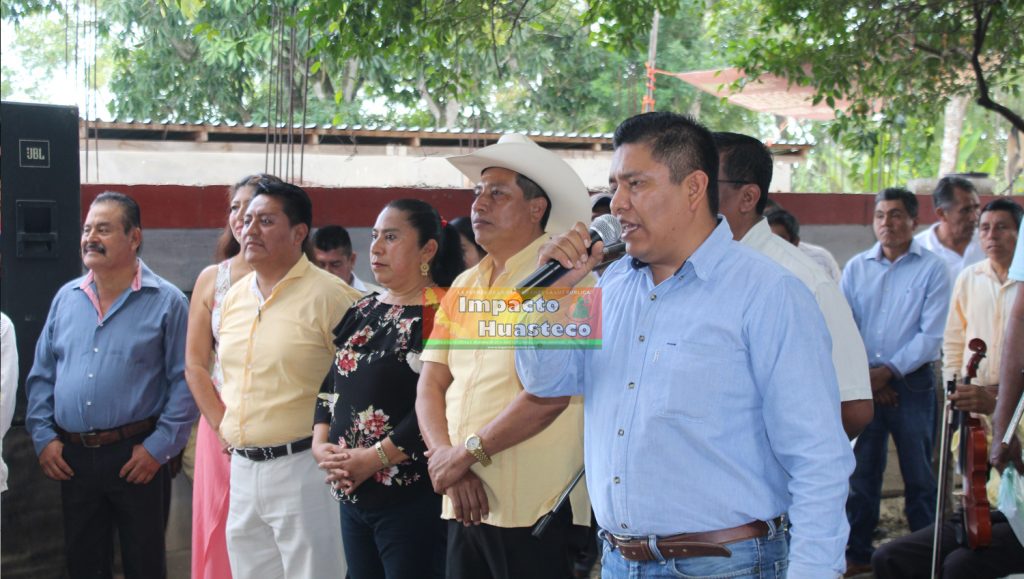 Regia inauguración de importante arteria realiza alcalde de Ixcatepec 