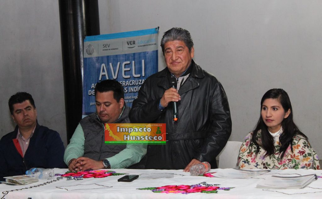 AVELI hace entrega de certificados de proficiencia lingüística en el municipio de Chicontepec.