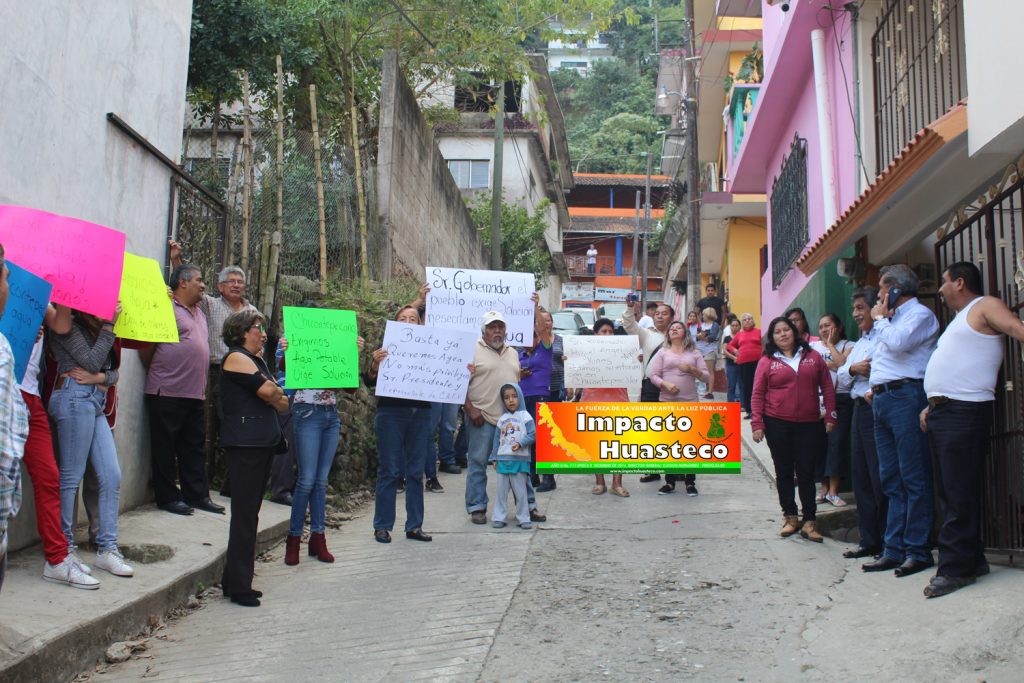 Ante la falta del vital líquido se manifiestan ante la CAEV de Chicontepec