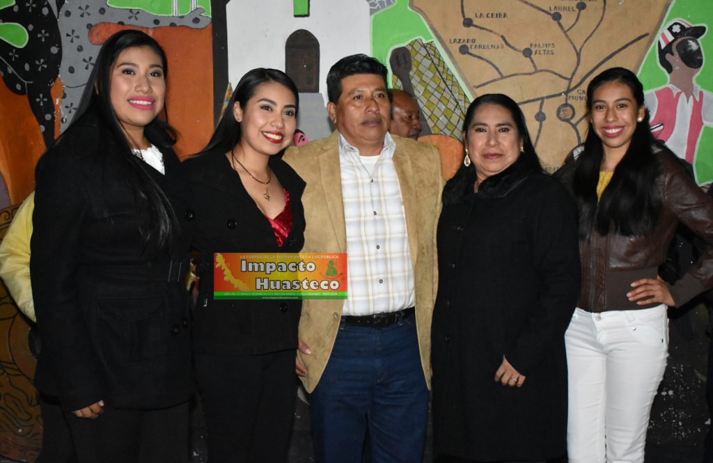 Comparece Francisco Javier Martínez Reyes ante la sociedad del municipio de Ixcatepec