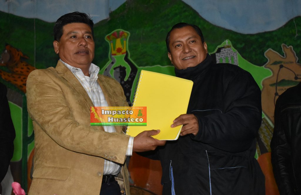 Comparece Francisco Javier Martínez Reyes ante la sociedad del municipio de Ixcatepec