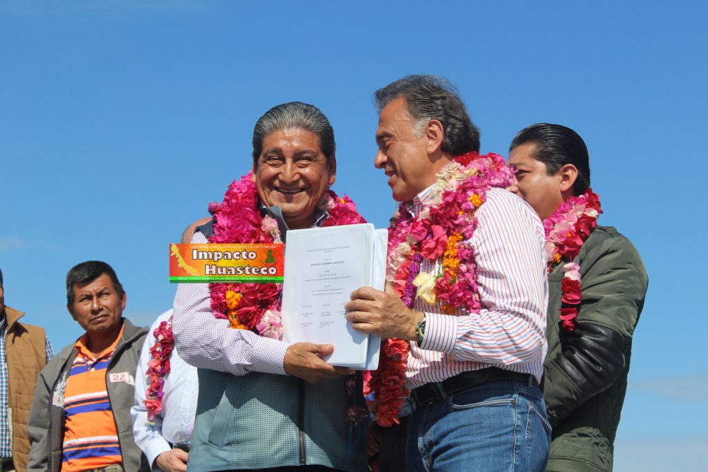 Anuncia gobernador la reconstrucción de importante tramo carretero en la huasteca