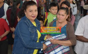 Entregan cobijas a familias más desprotegidas en Ixcatepec