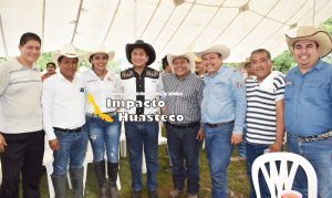 Participa alcalde de Chicontepec en cabalgata de San Nicolás Tolentino, en Chalma