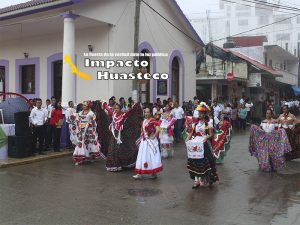 Conmemoran el 208 Aniversario de la Independencia de México con un magno desfile en Chicontepec