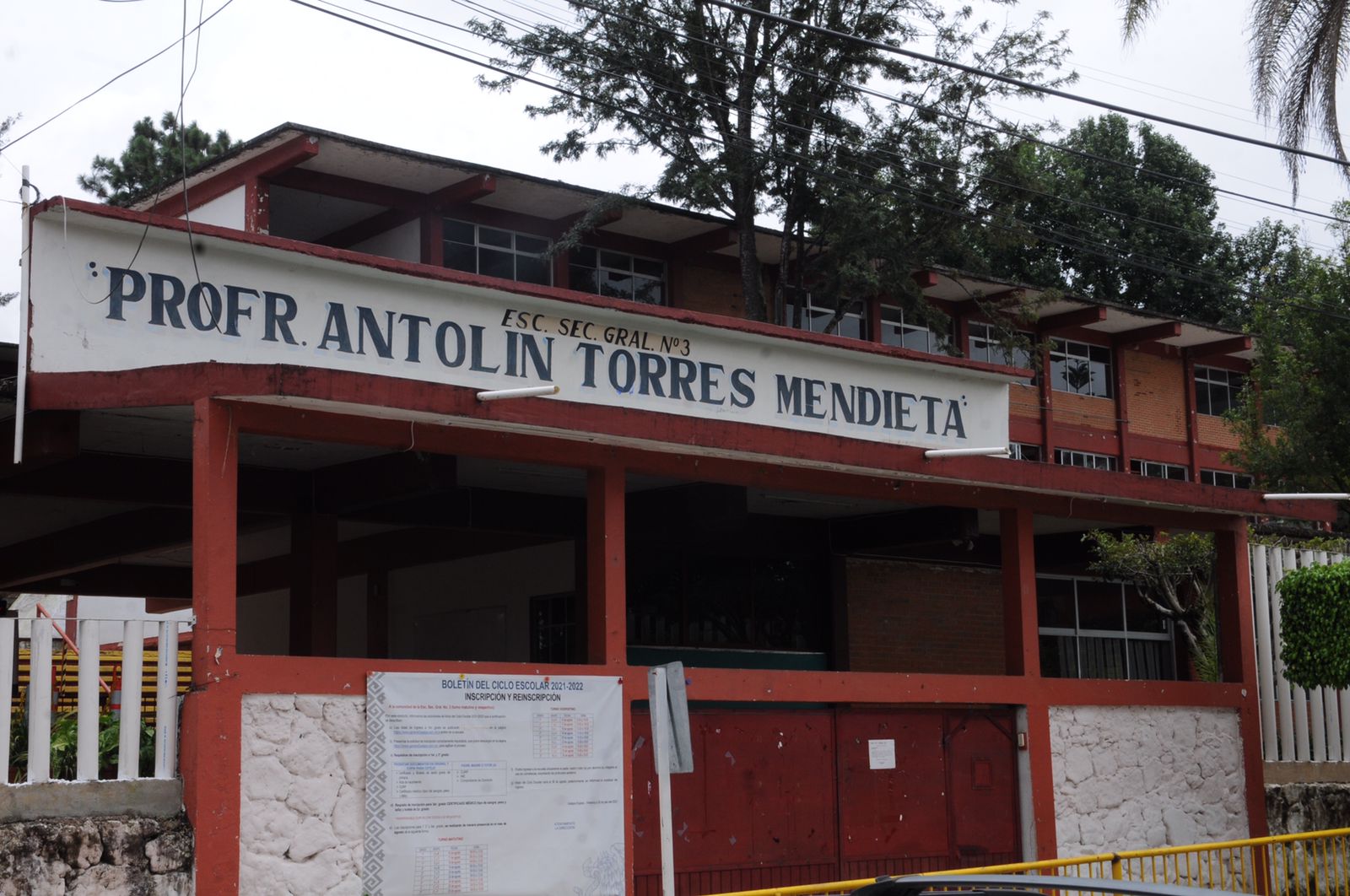 PADRES DE FAMILIA DE LA SECUNDARIA GENERAL 3 DE XALAPA NO ENVÍAN A SUS ...